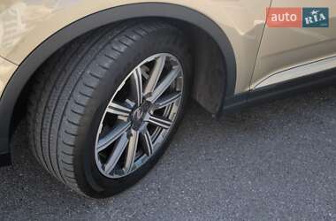 Внедорожник / Кроссовер Audi Q7 2015 в 