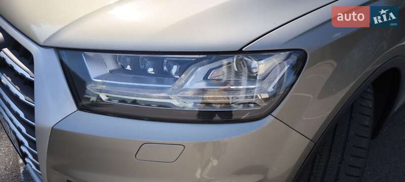 Позашляховик / Кросовер Audi Q7 2015 в Києві