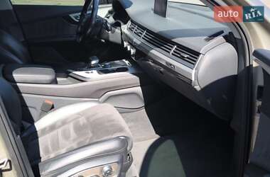 Внедорожник / Кроссовер Audi Q7 2015 в 
