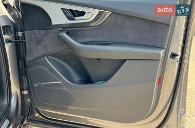 Внедорожник / Кроссовер Audi Q7 2017 в 