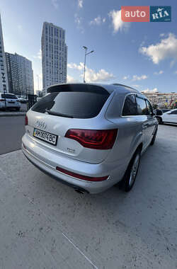 Внедорожник / Кроссовер Audi Q7 2010 в 