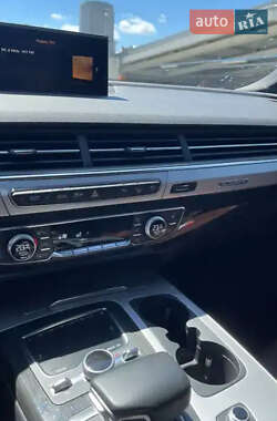 Внедорожник / Кроссовер Audi Q7 2018 в 