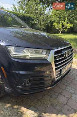 Внедорожник / Кроссовер Audi Q7 2016 в 