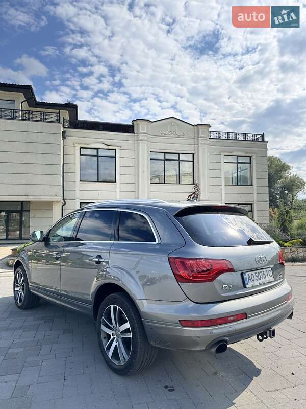 Внедорожник / Кроссовер Audi Q7 2015 в Хусте