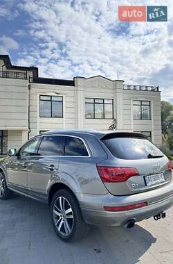 Внедорожник / Кроссовер Audi Q7 2015 в 