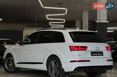 Внедорожник / Кроссовер Audi Q7 2017 в 