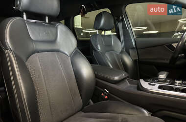 Внедорожник / Кроссовер Audi Q7 2017 в 