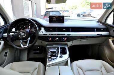 Внедорожник / Кроссовер Audi Q7 2017 в 