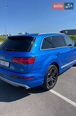 Внедорожник / Кроссовер Audi Q7 2015 в 