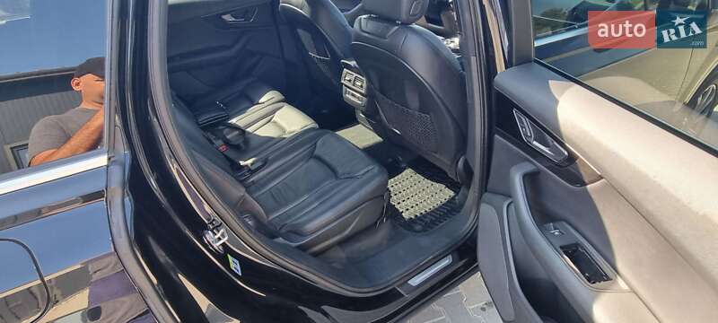 Внедорожник / Кроссовер Audi Q7 2017 в Шумске