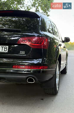 Позашляховик / Кросовер Audi Q7 2012 в 