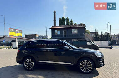 Позашляховик / Кросовер Audi Q7 2018 в 