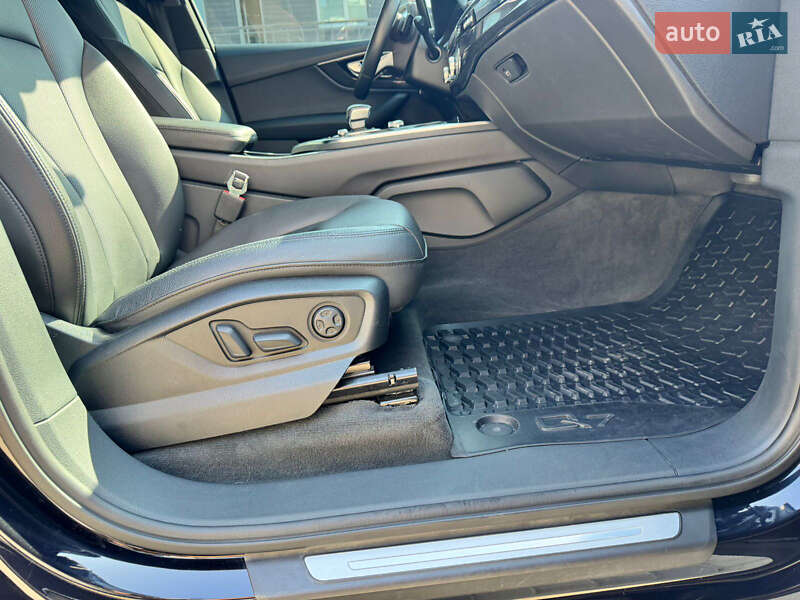 Внедорожник / Кроссовер Audi Q7 2018 в Киеве