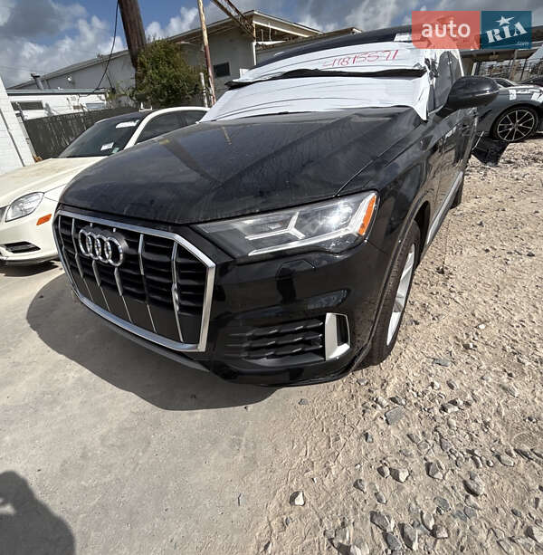Позашляховик / Кросовер Audi Q7 2021 в 