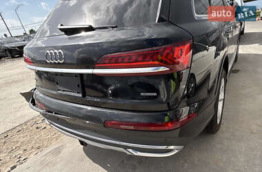Позашляховик / Кросовер Audi Q7 2021 в 