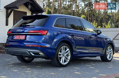 Внедорожник / Кроссовер Audi Q7 2021 в 