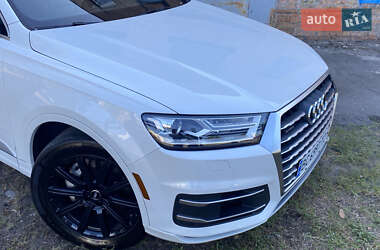 Позашляховик / Кросовер Audi Q7 2016 в 