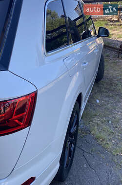 Позашляховик / Кросовер Audi Q7 2016 в 
