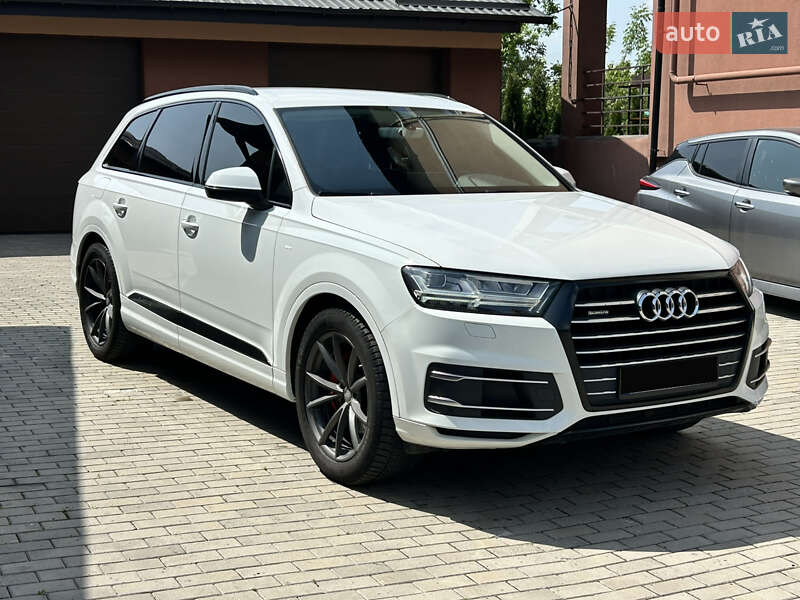 Внедорожник / Кроссовер Audi Q7 2015 в 