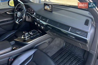 Внедорожник / Кроссовер Audi Q7 2016 в 