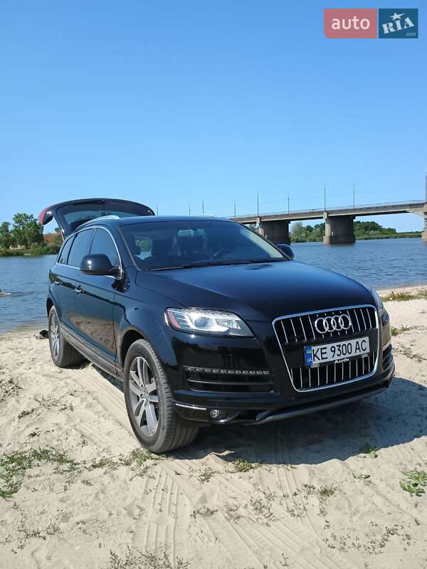 Внедорожник / Кроссовер Audi Q7 2015 в 