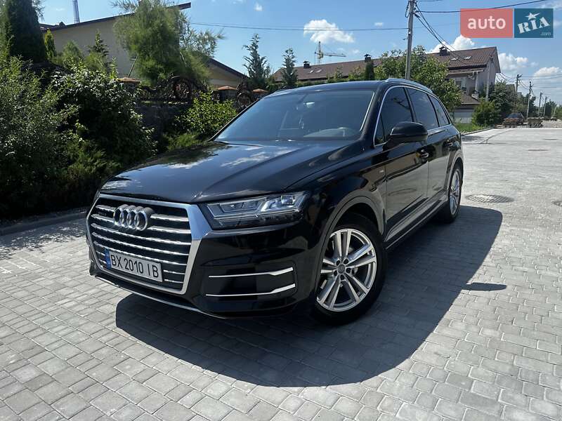 Внедорожник / Кроссовер Audi Q7 2015 в 