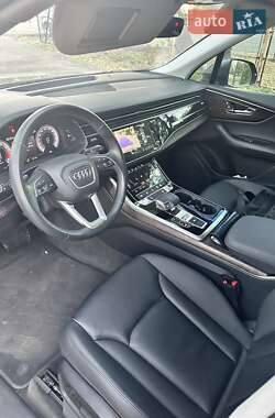 Позашляховик / Кросовер Audi Q7 2020 в 