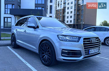 Внедорожник / Кроссовер Audi Q7 2017 в 