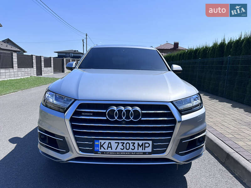 Внедорожник / Кроссовер Audi Q7 2017 в 