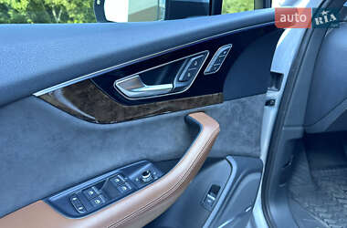 Внедорожник / Кроссовер Audi Q7 2017 в 