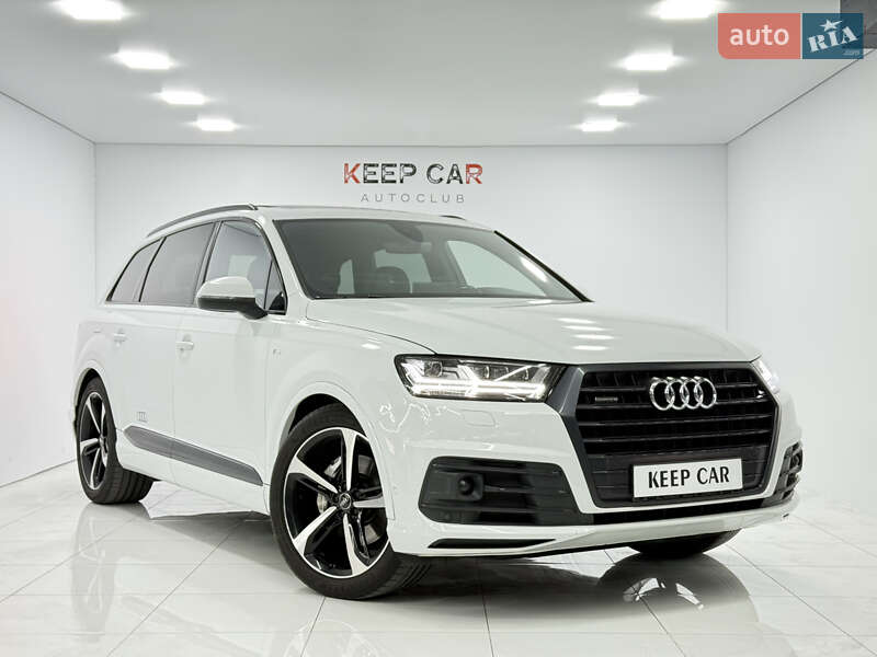 Внедорожник / Кроссовер Audi Q7 2016 в 