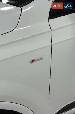 Внедорожник / Кроссовер Audi Q7 2016 в 