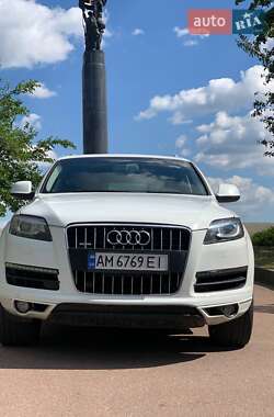 Внедорожник / Кроссовер Audi Q7 2015 в 