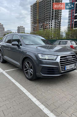 Внедорожник / Кроссовер Audi Q7 2015 в 