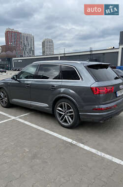 Внедорожник / Кроссовер Audi Q7 2015 в 