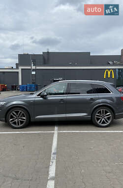 Внедорожник / Кроссовер Audi Q7 2015 в 