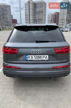 Внедорожник / Кроссовер Audi Q7 2015 в 