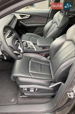Внедорожник / Кроссовер Audi Q7 2015 в 