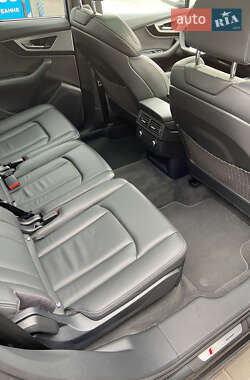 Внедорожник / Кроссовер Audi Q7 2015 в 