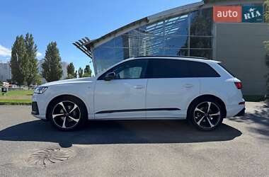 Внедорожник / Кроссовер Audi Q7 2021 в 