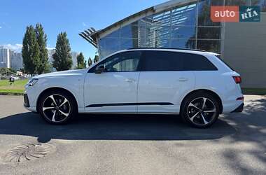 Внедорожник / Кроссовер Audi Q7 2021 в 