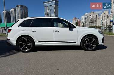 Внедорожник / Кроссовер Audi Q7 2021 в 