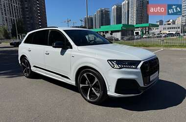 Внедорожник / Кроссовер Audi Q7 2021 в 