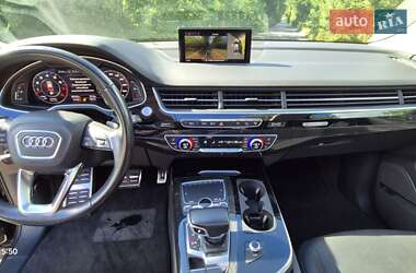 Внедорожник / Кроссовер Audi Q7 2016 в 