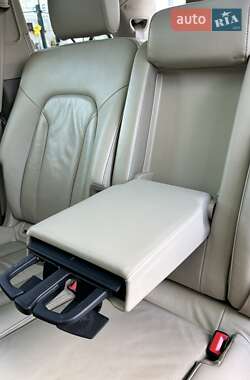 Позашляховик / Кросовер Audi Q7 2012 в 