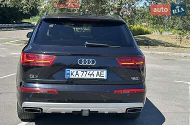 Внедорожник / Кроссовер Audi Q7 2017 в 