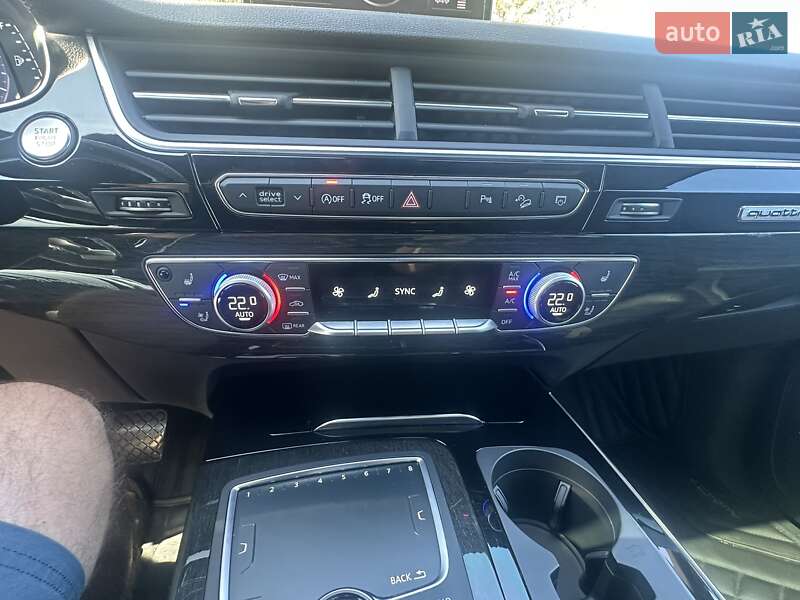 Внедорожник / Кроссовер Audi Q7 2017 в Киеве