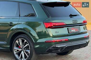 Внедорожник / Кроссовер Audi Q7 2021 в 