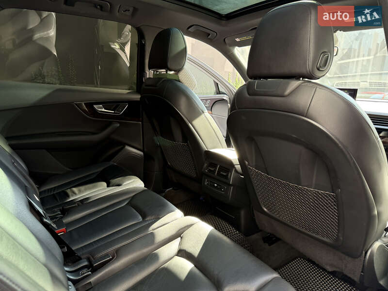 Позашляховик / Кросовер Audi Q7 2016 в Львові