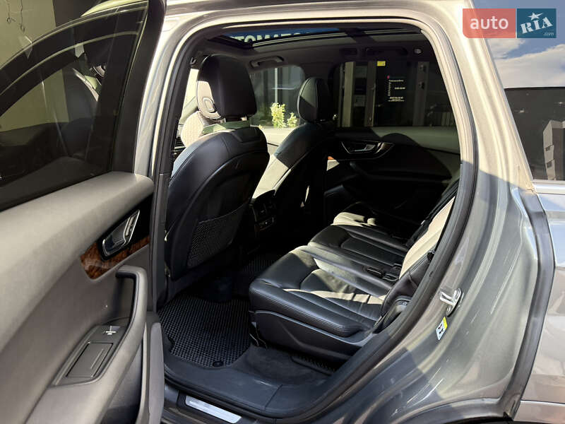 Позашляховик / Кросовер Audi Q7 2016 в Львові